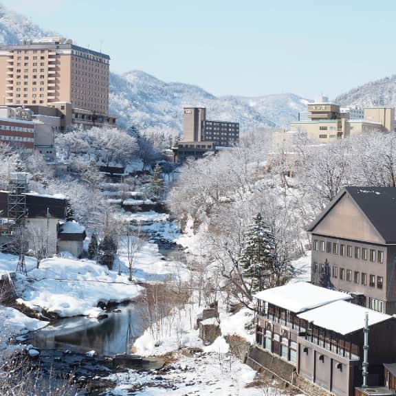 定山渓大橋 冬の豊平川風景